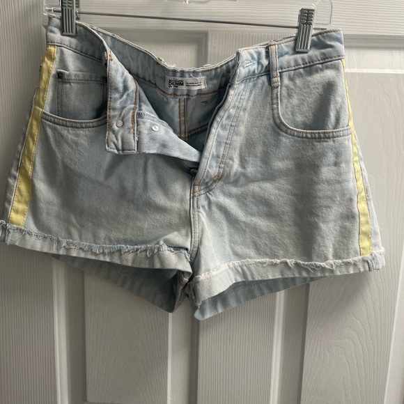 Zara Denim Shorts - Picture 1 of 4